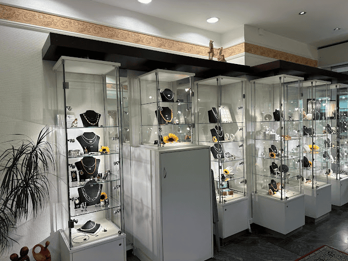 Juwelier Cohrs: Budget Pelzerstraße Vitrine